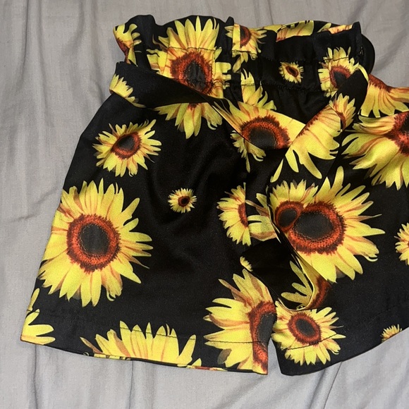 Silky shorts - Picture 2 of 2